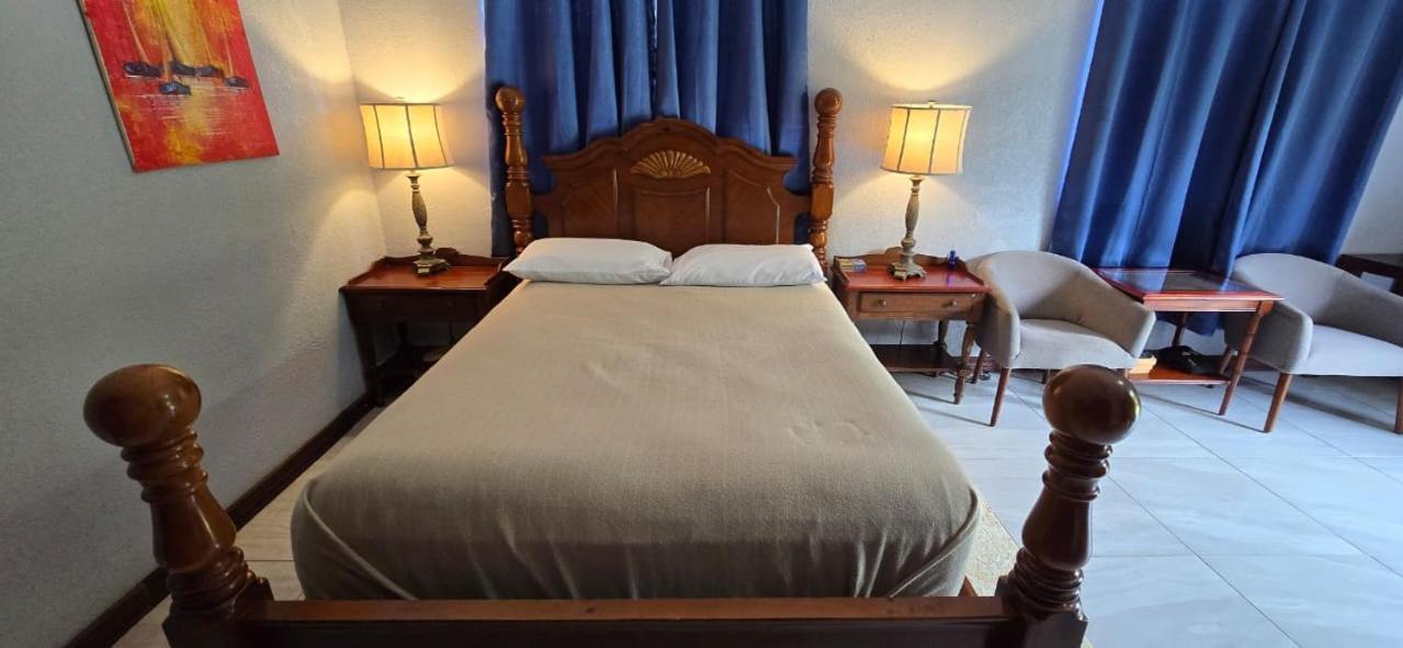 Bed and Breakfast Tuquil-Ha Ladyville Exterior foto
